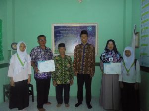 penyerahan-beasiswa-program-OASIS-2019