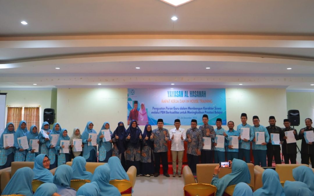 Yayasan Al Hasanah Bengkulu Beri Penghargaan kepada 18 Guru atas Keberhasilan PTK dan PTS